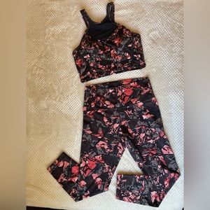 Lululemon high waisted crop pant and sport bra set